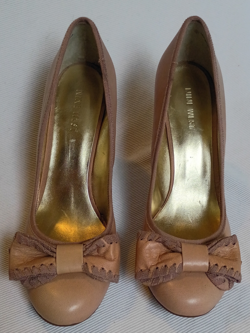 Nine West Women's Nude Bow Pump